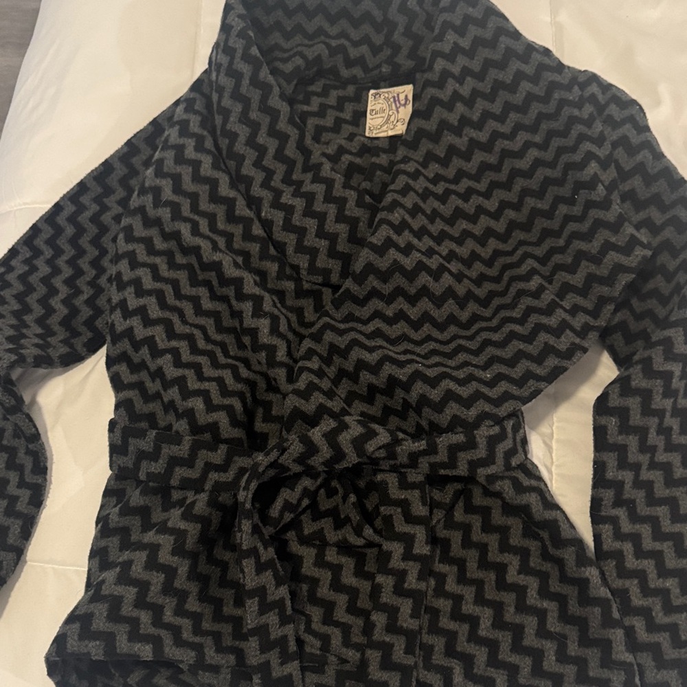 Tulle Black and Gray Zigzag Jacket - Picture 4 of 4